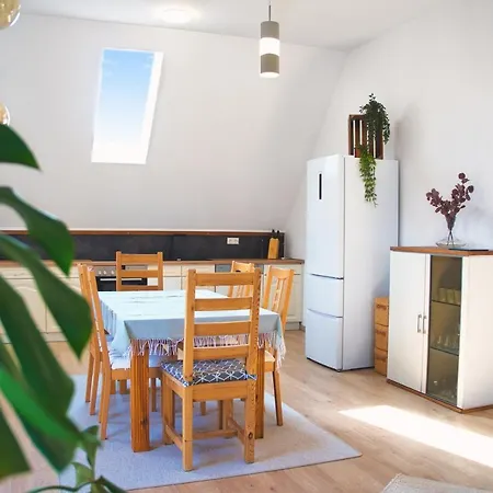 Apartman Luxus Apartment! Kueche, Balkon, Netflix, Parkplatz - 8 Personen
